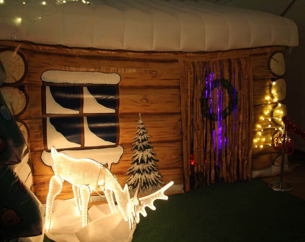 Deluxe Santa's Grotto_1037