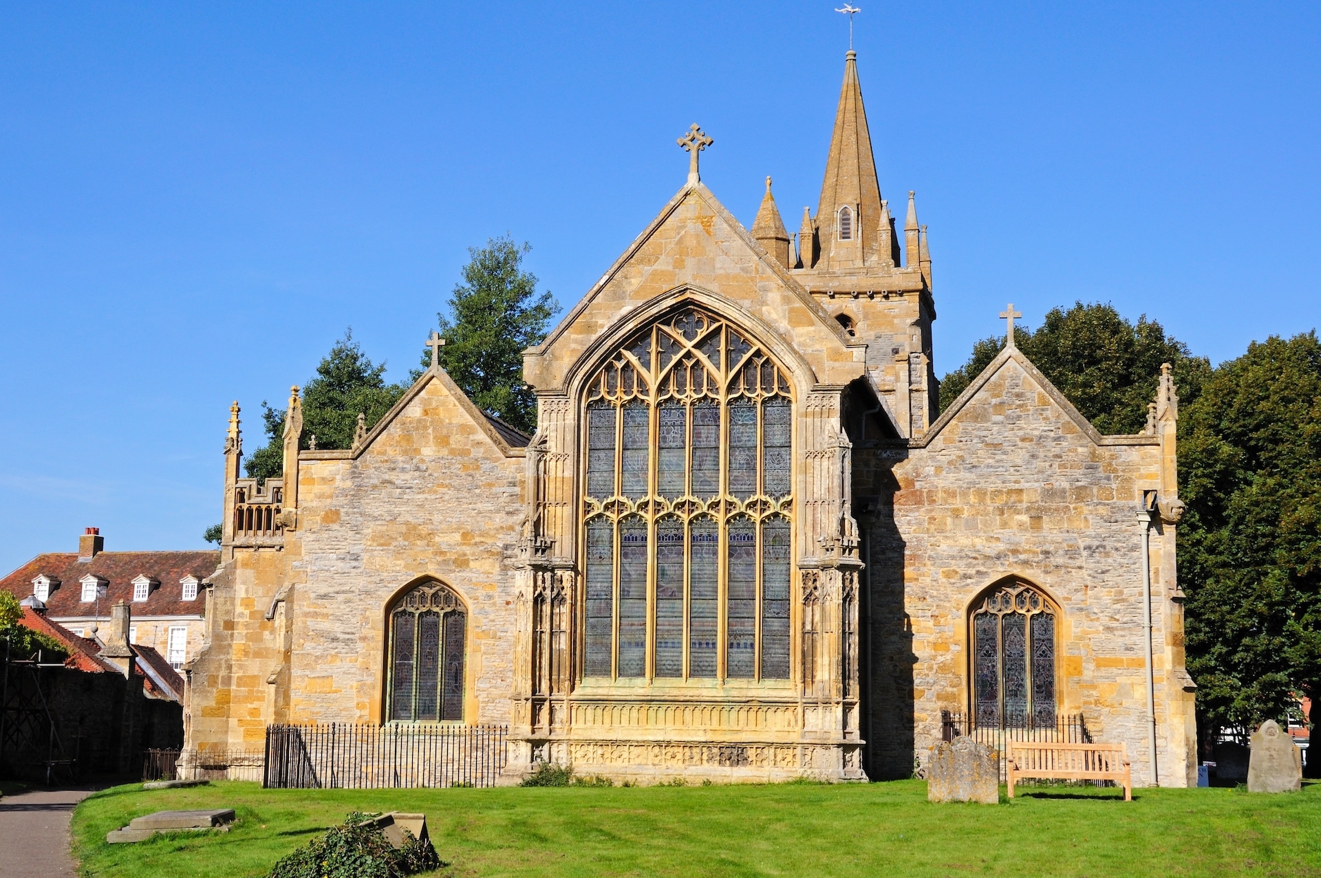 St Lawrence Church and churchyard, Evesham, Worcestershire, England, UK, Western Europe.